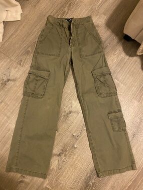 Hollister Olive Green Cargo Pants with Utility Pockets